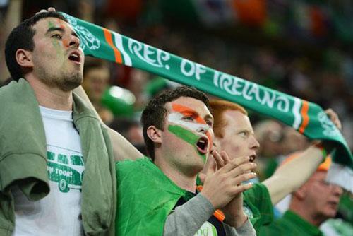 爱尔兰球迷高歌