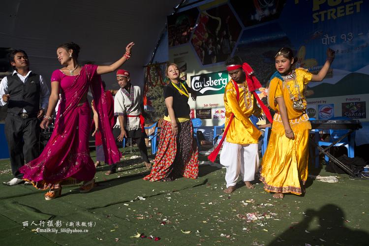 观看尼泊尔民族舞蹈