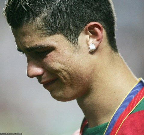2004年欧洲杯c罗哭泣