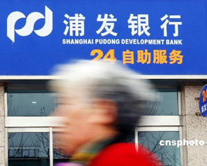 如何通过银行的市场研究提升投资策略？