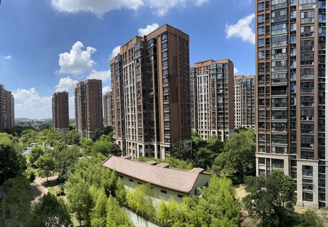 投资住宅与商业地产的收益风险比如何？