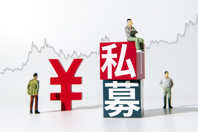基金的投资组合管理与市场变化的应对如何？