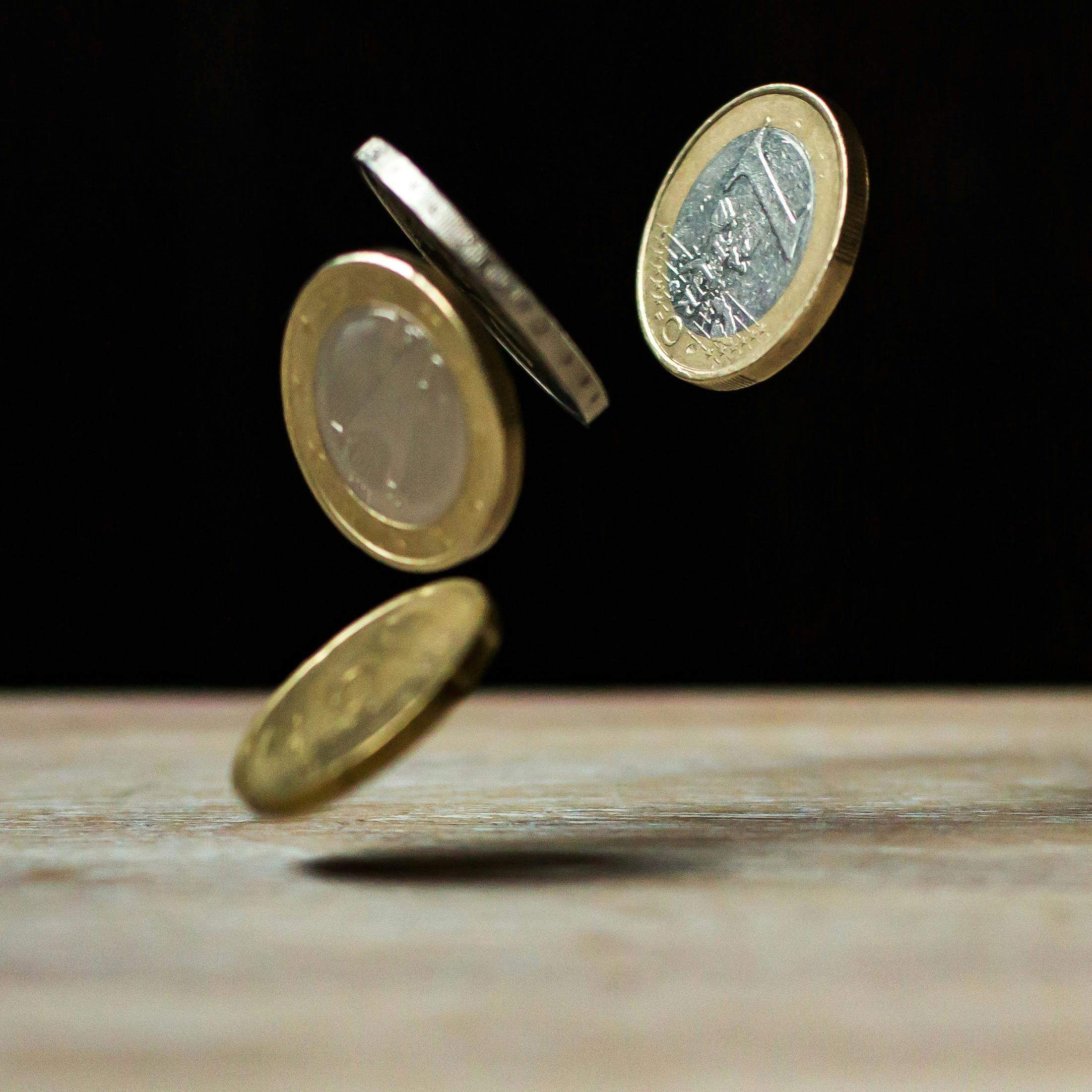 如何通过黄金市场分析进行有效投资决策？